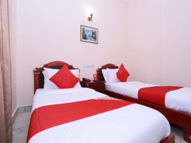 Karthika Residency Appartement Kochi Buitenkant foto