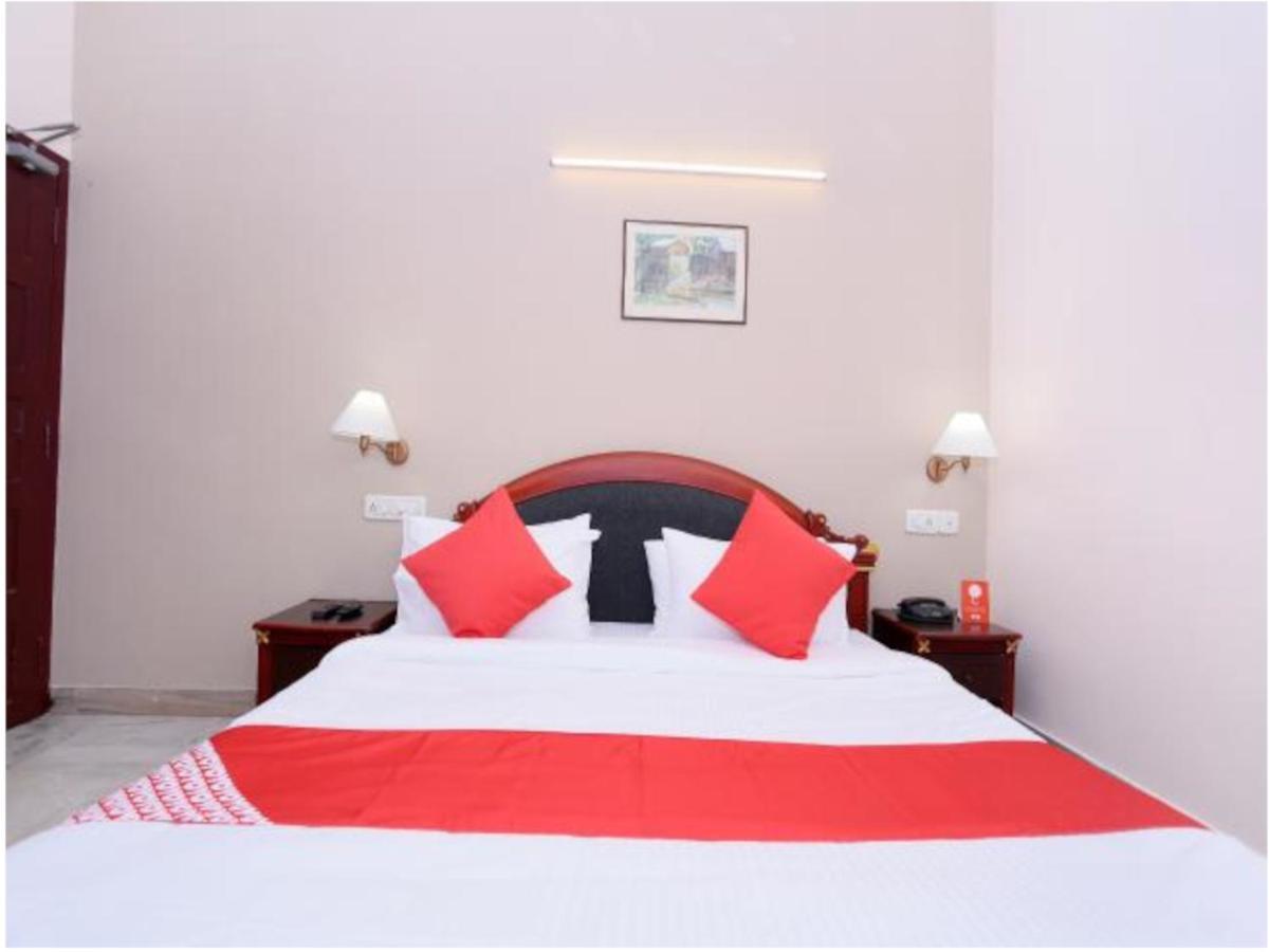 Karthika Residency Appartement Kochi Buitenkant foto