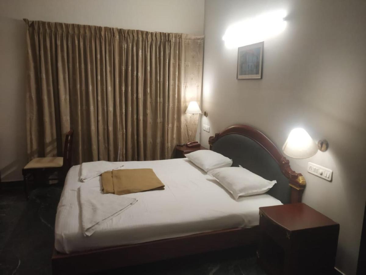Karthika Residency Appartement Kochi Buitenkant foto